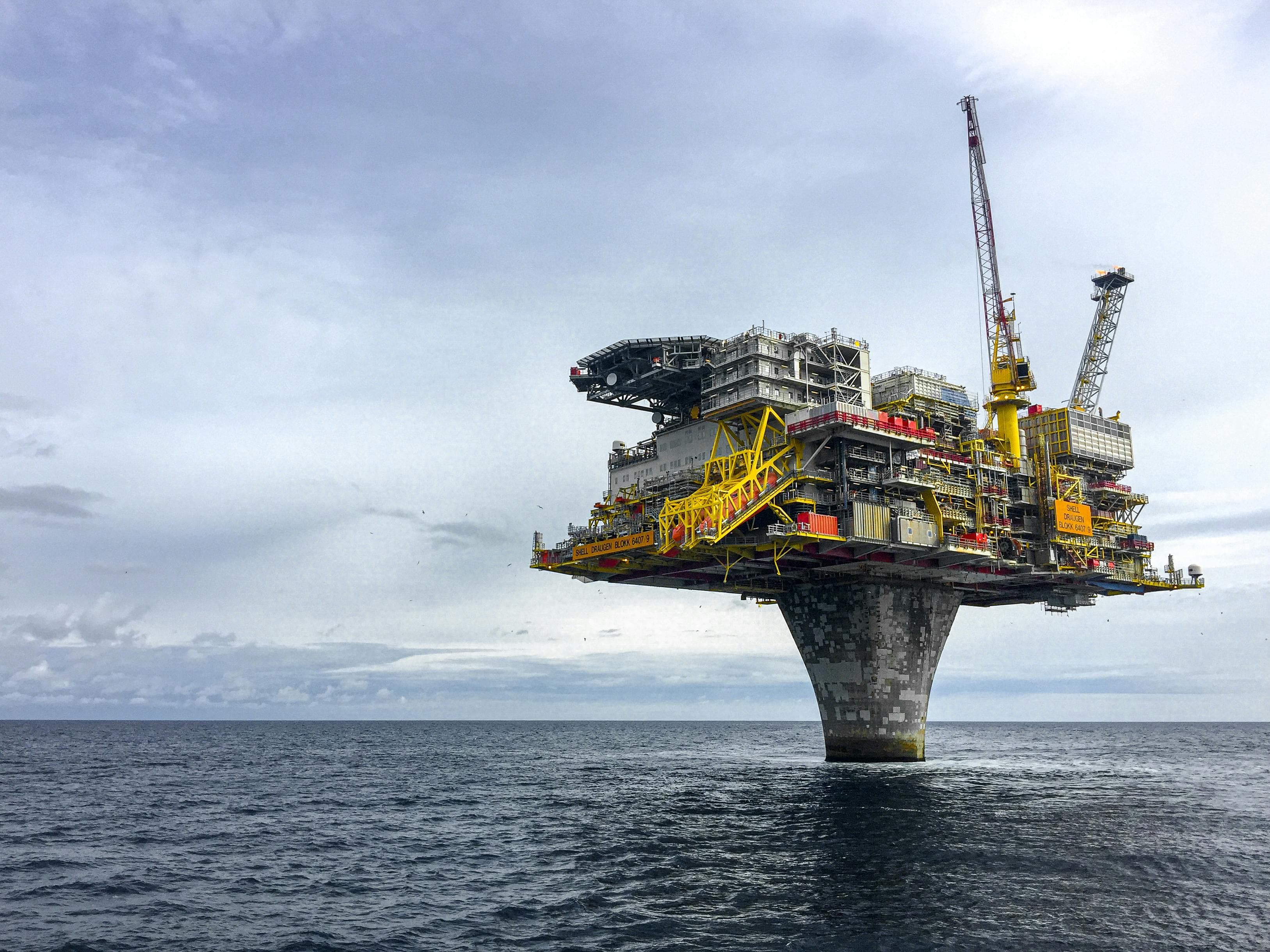 Offshore Support & Marine Logistics - Xinox Energy shipping service