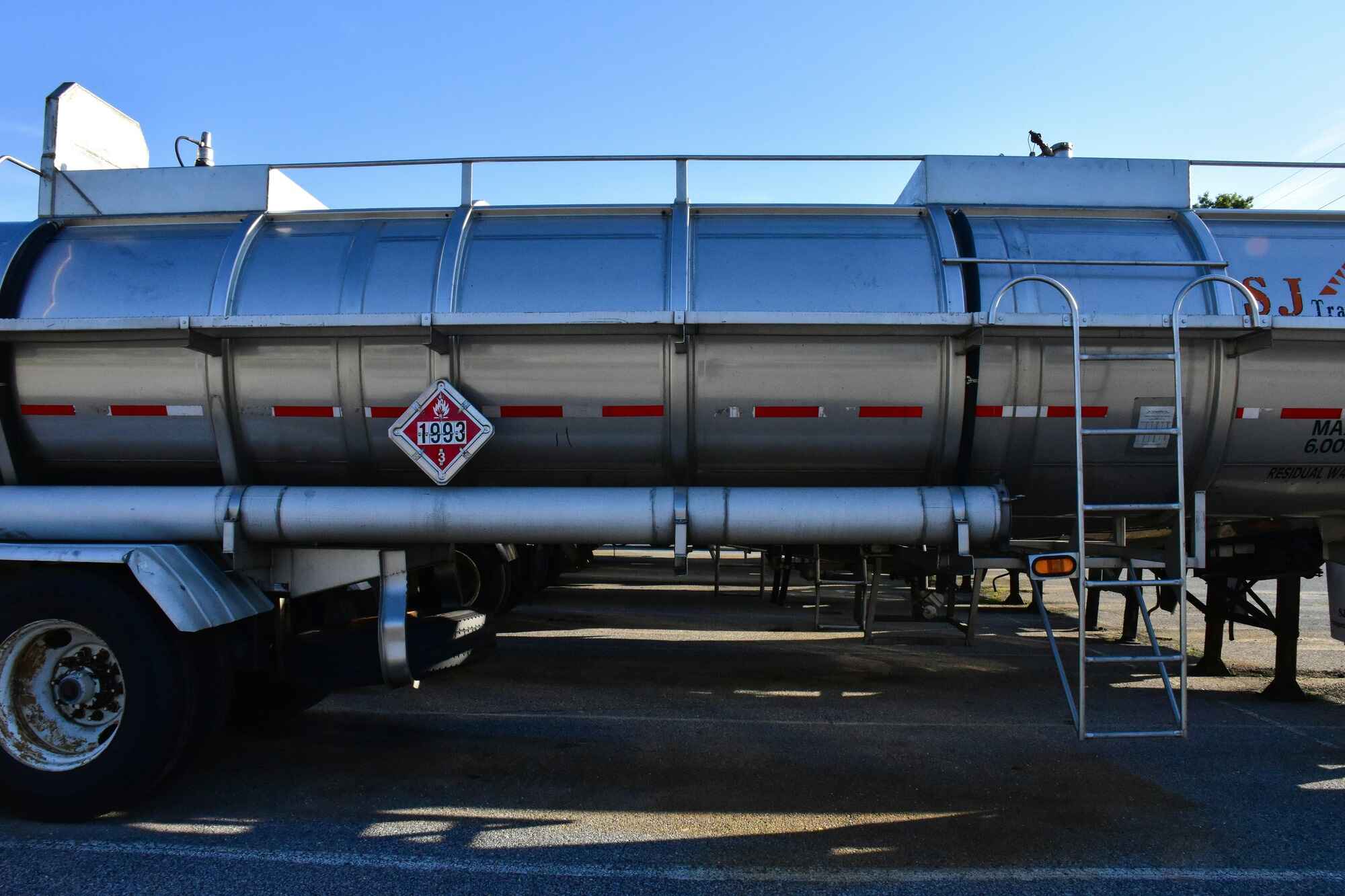 Tanker Chartering & Marine Transport - Xinox Energy shipping service
